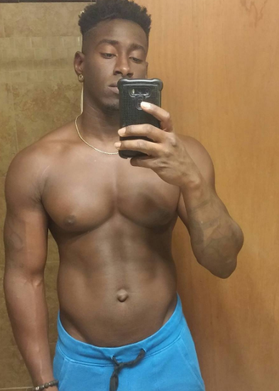 He makes a simple mirror selfie look so good.